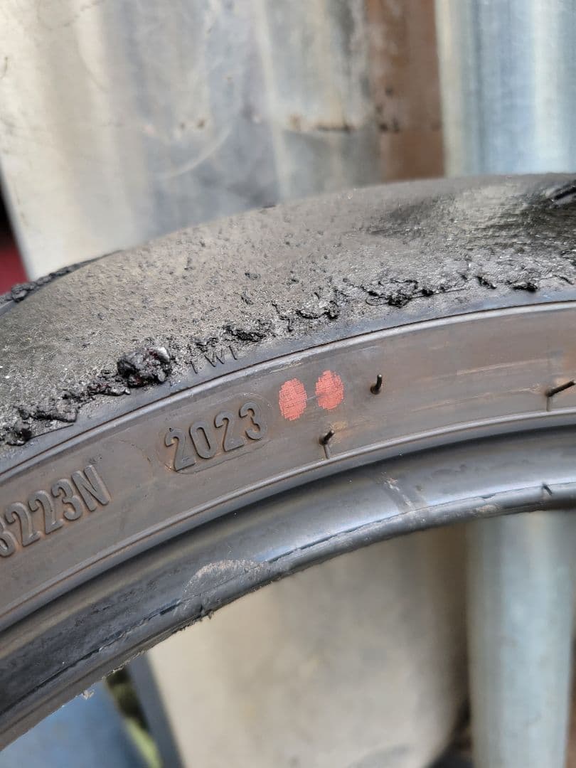 ピレリ スーパーコルサ V4 SC1 120/70 200/55前後中古品