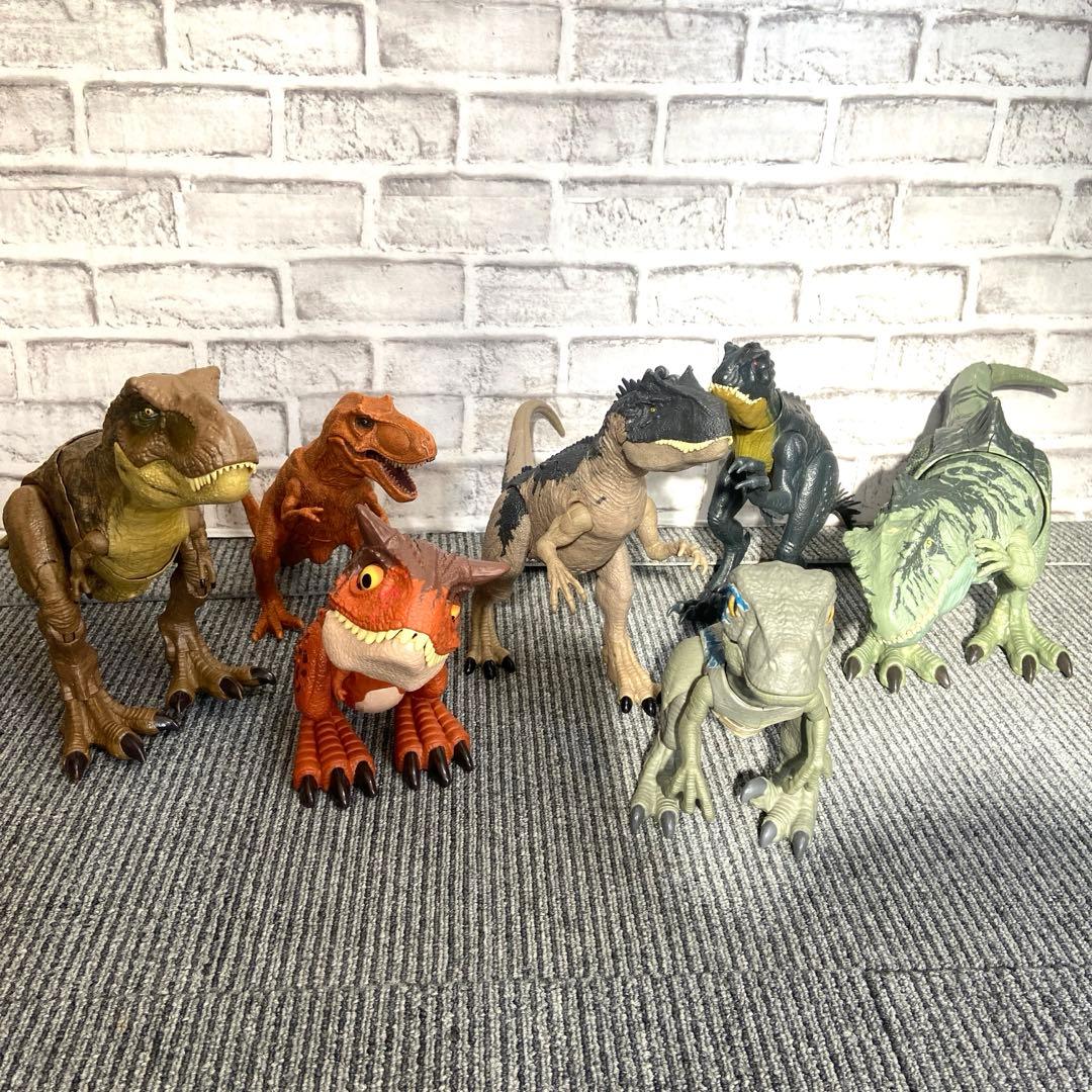 ジュラシック・ワールド 7体セット　恐竜　おもちゃ　フィギュア　ロボット