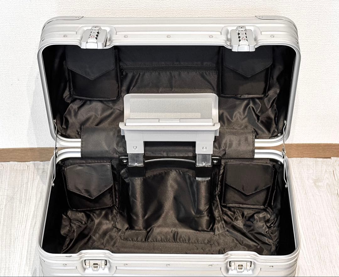 シルバー アルミニウム合金製 キャリーカート パイロット 機内持ち込み。