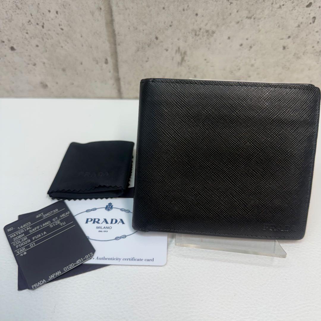 げ*ん様 PRADA ブラック サフィアーノレザー 二つ折り財布 シンプル