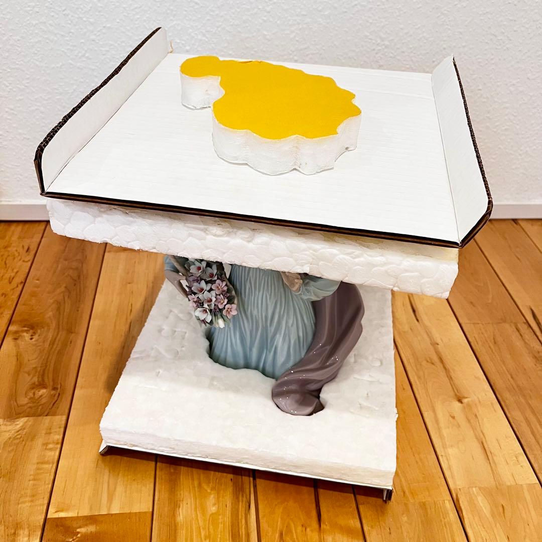 リヤドロ　花と少女　6252【未使用品】