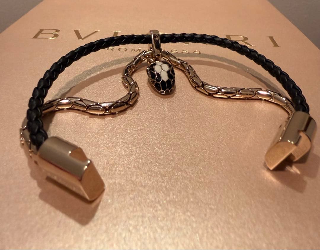 セルペンティ フォーエバー レザーブレスレット