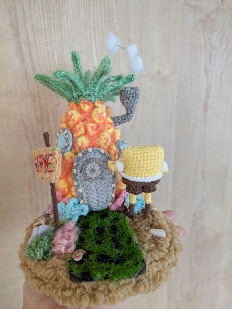 ライト付き パイナップルの編みぐるみの家