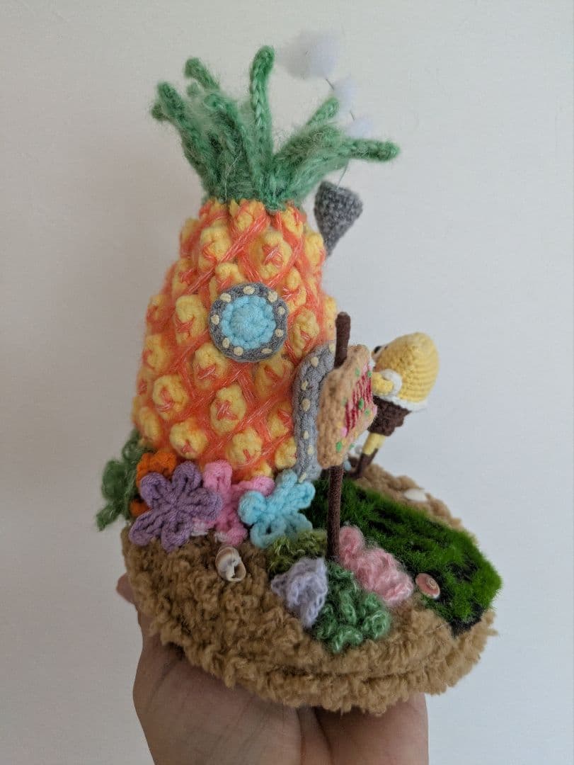 ライト付き パイナップルの編みぐるみの家