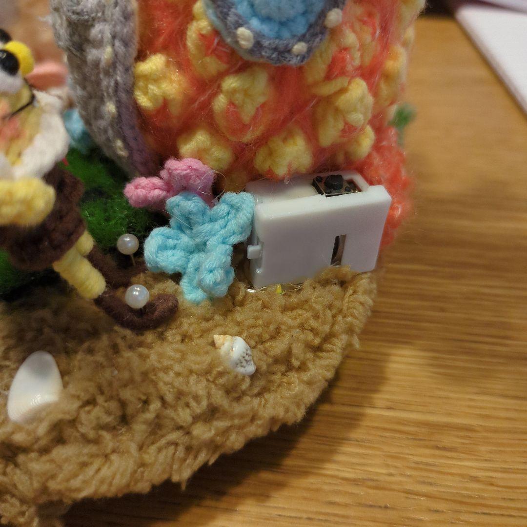 ライト付き パイナップルの編みぐるみの家