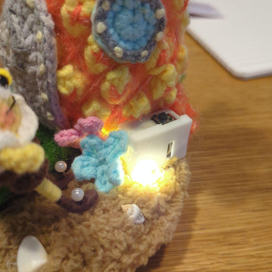 ライト付き パイナップルの編みぐるみの家