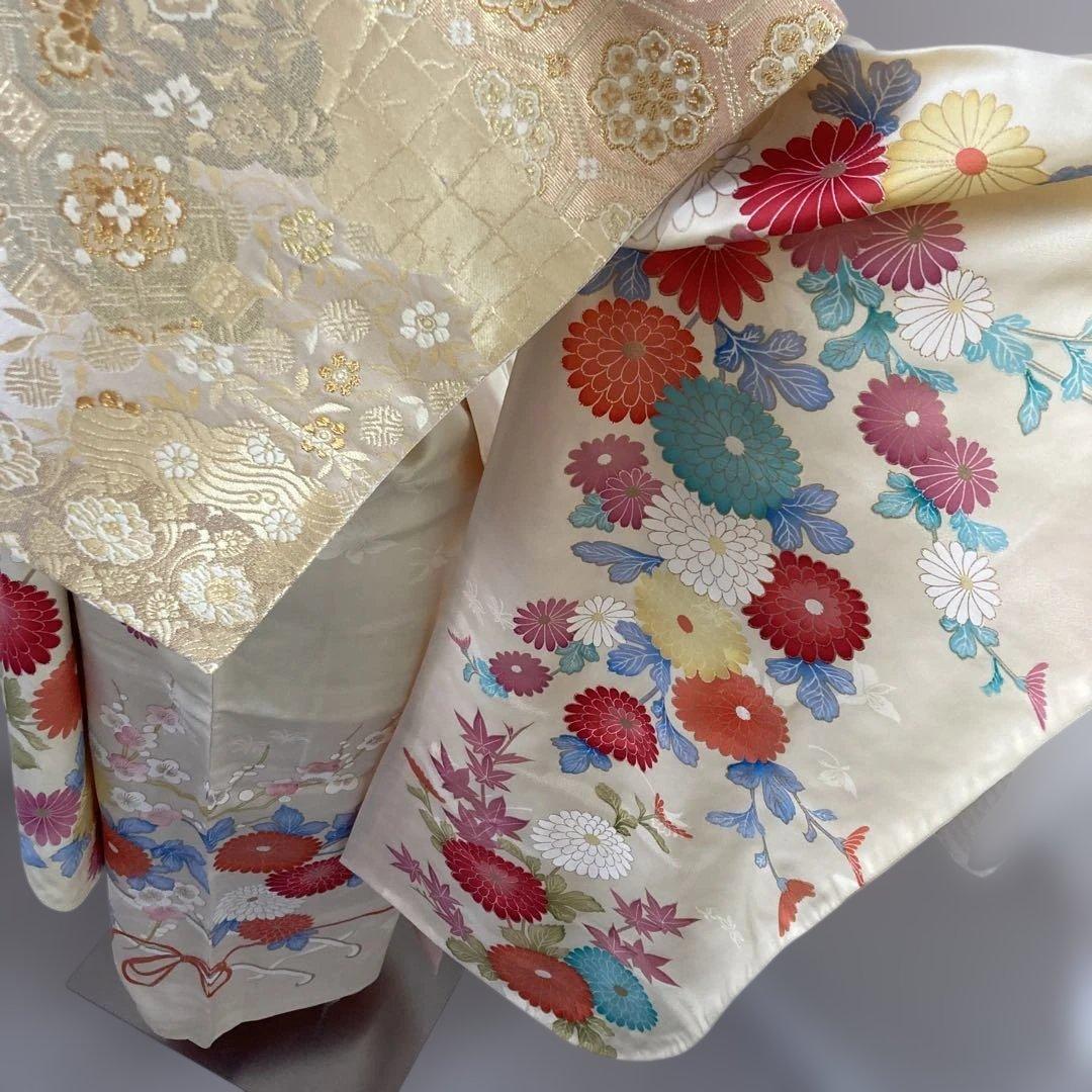 新品正絹振袖フルセット　しつけ糸付き　花柄刺繍 クリーム色 成人式にも！！