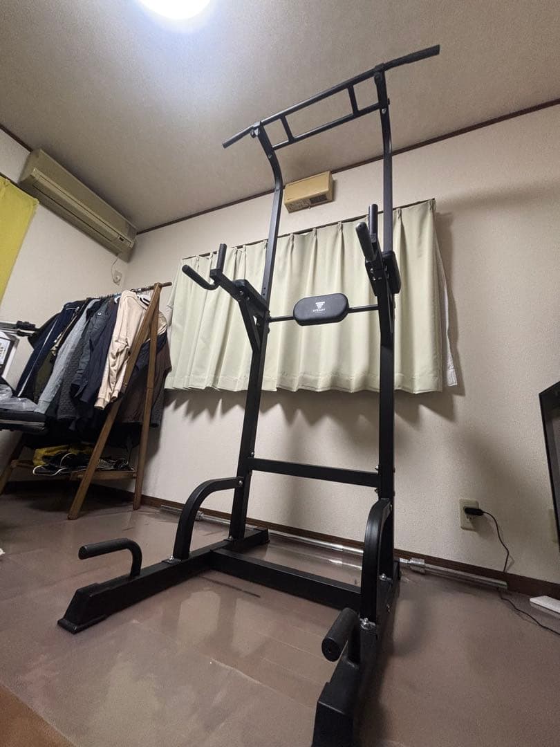 アジャスタブルダンベル、チンニングマシン、トレーニングベンチ