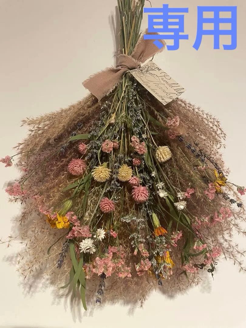 ピンクのススキと小花　ドライフラワースワッグ　スワッグ　ドライフラワー