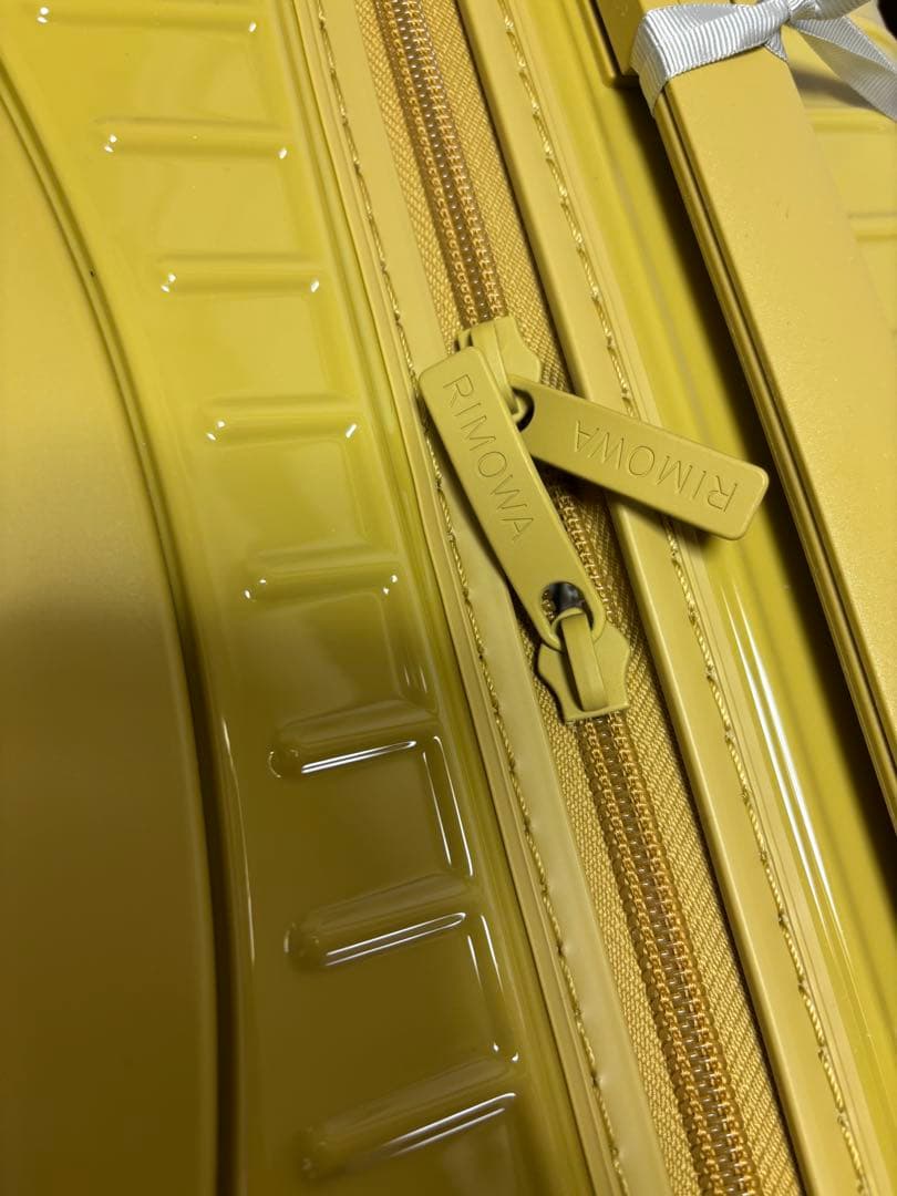 人気カラーRIMOWA エッセンシャルキャビン