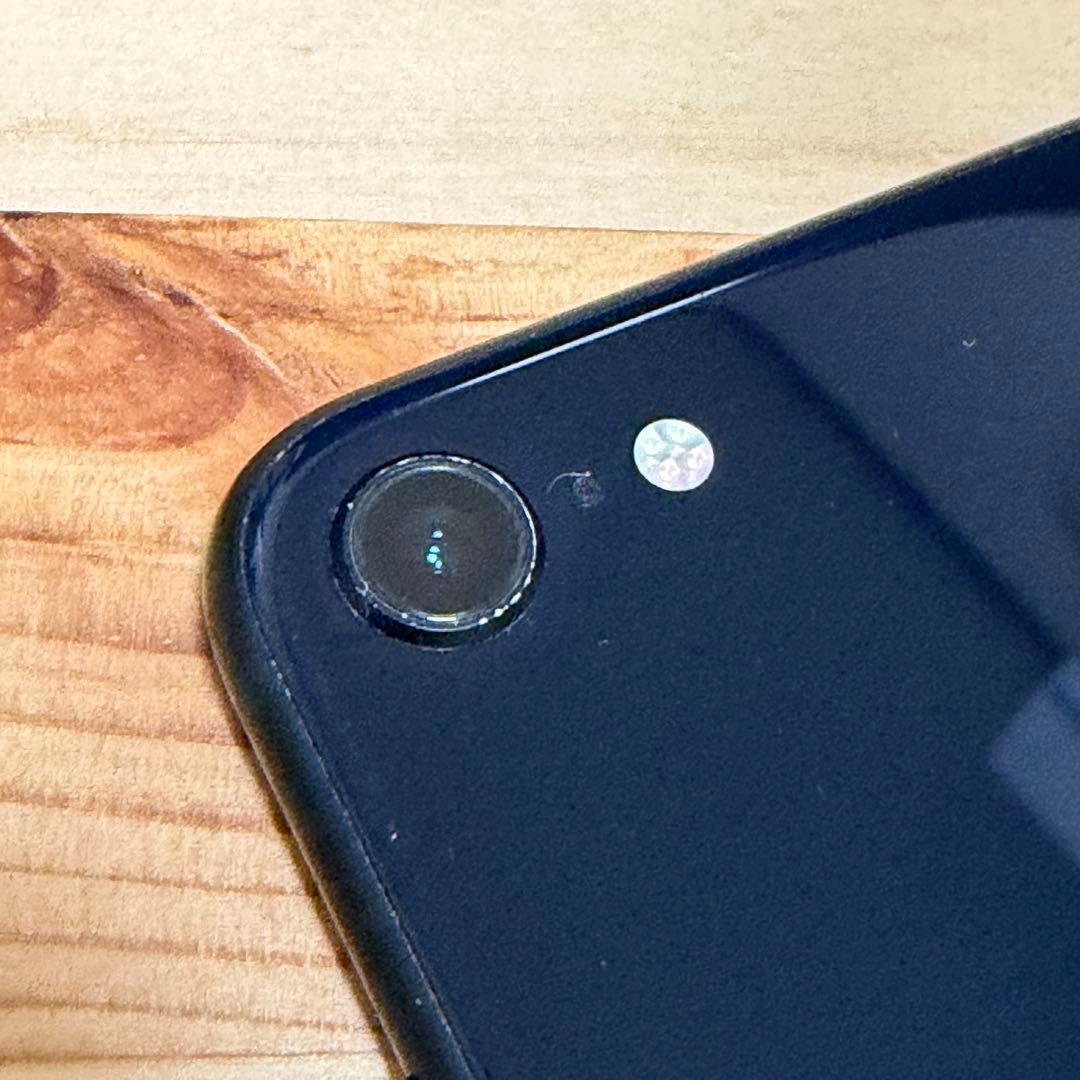 か*ん様 バッテリー新品　iPhoneSE第3世代64GB SIMフリー　美品