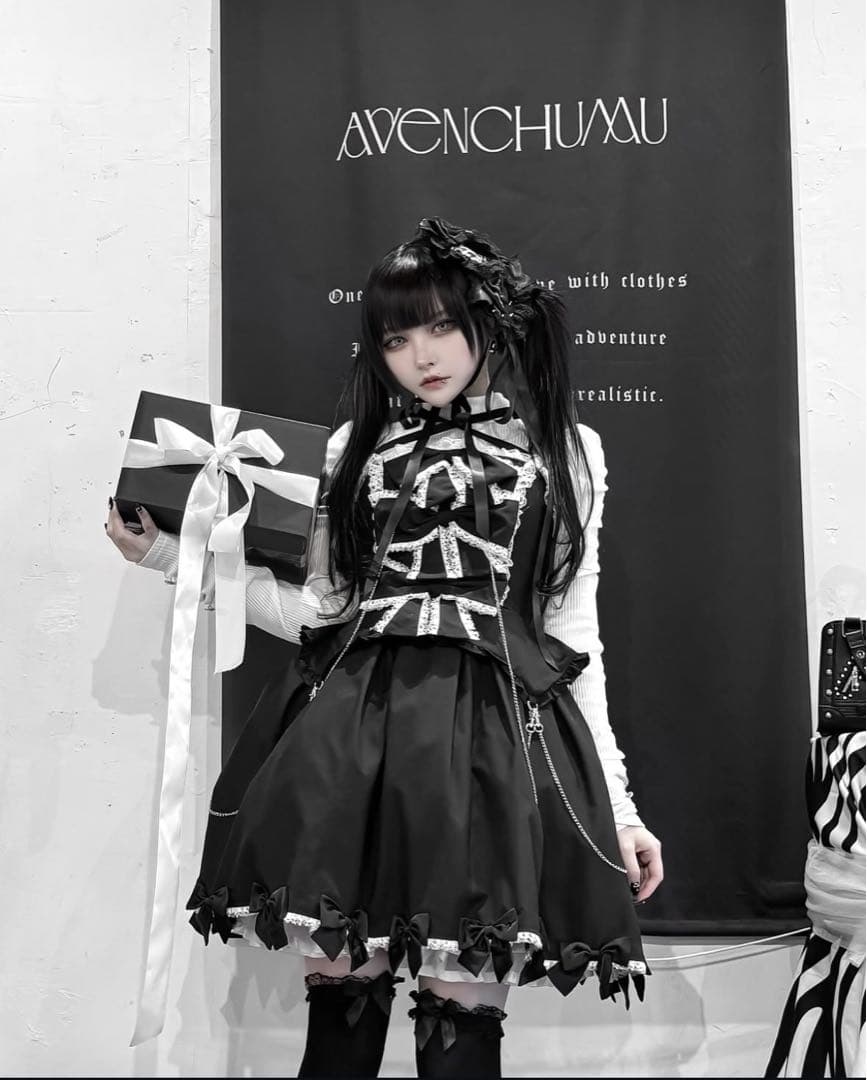 ワンピース Avenchumu Front ribbon chain one piece S