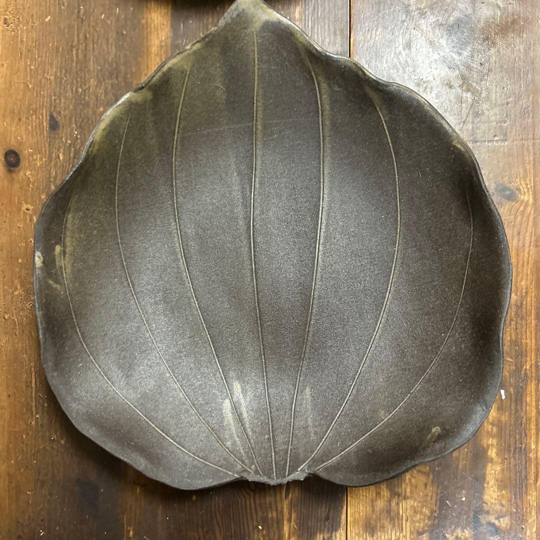 作家　陶芸作家　田中恒子　蓮の葉皿　黒土山帰来葉皿　２枚セット　TSUNE