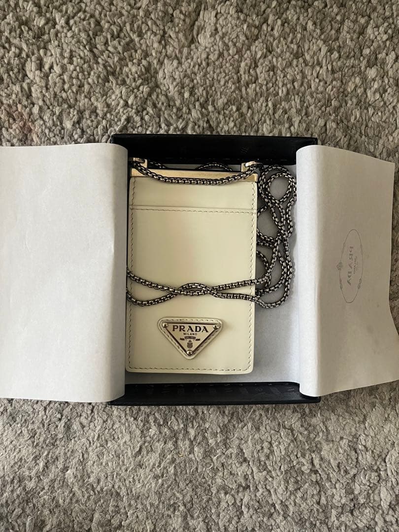 【美品】正規品Prada プラダ　カードケース　チェーン付き
