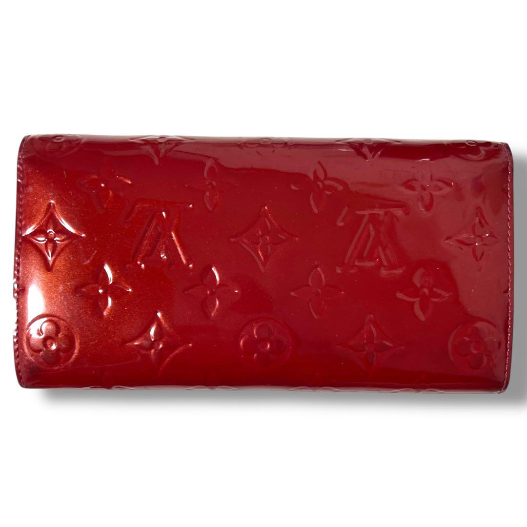 ルイヴィトン ポルトフォイユサラ 二つ折り財布 長財布 ヴェルニ モノグラム 赤