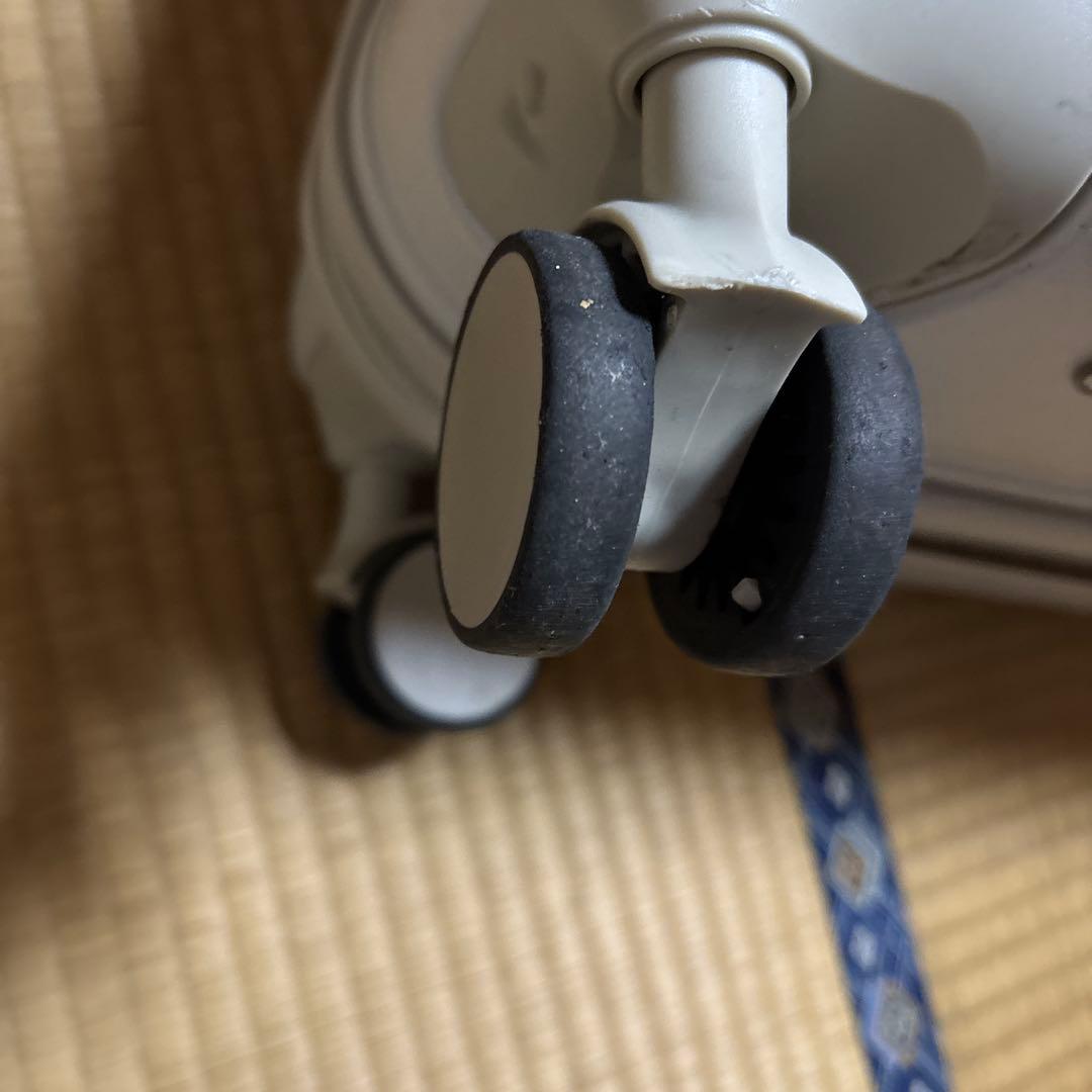 ホワイト キャリーケース