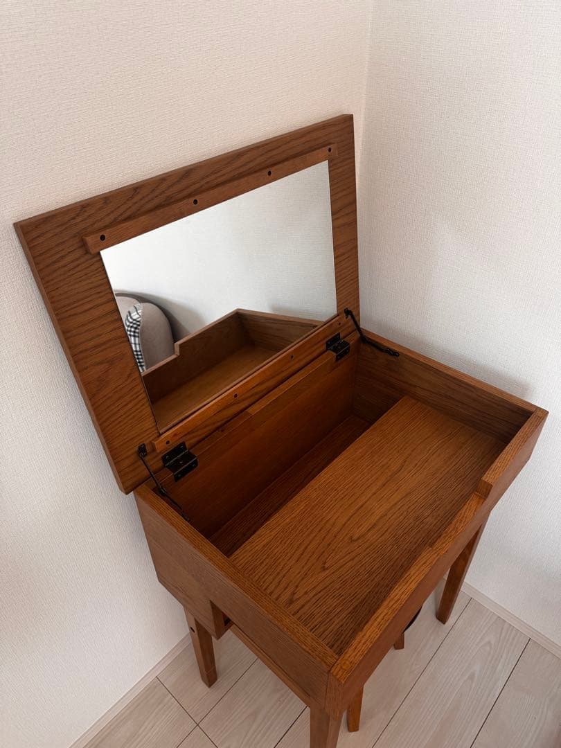 ヴィンテージ風ドレッサー(イス付)