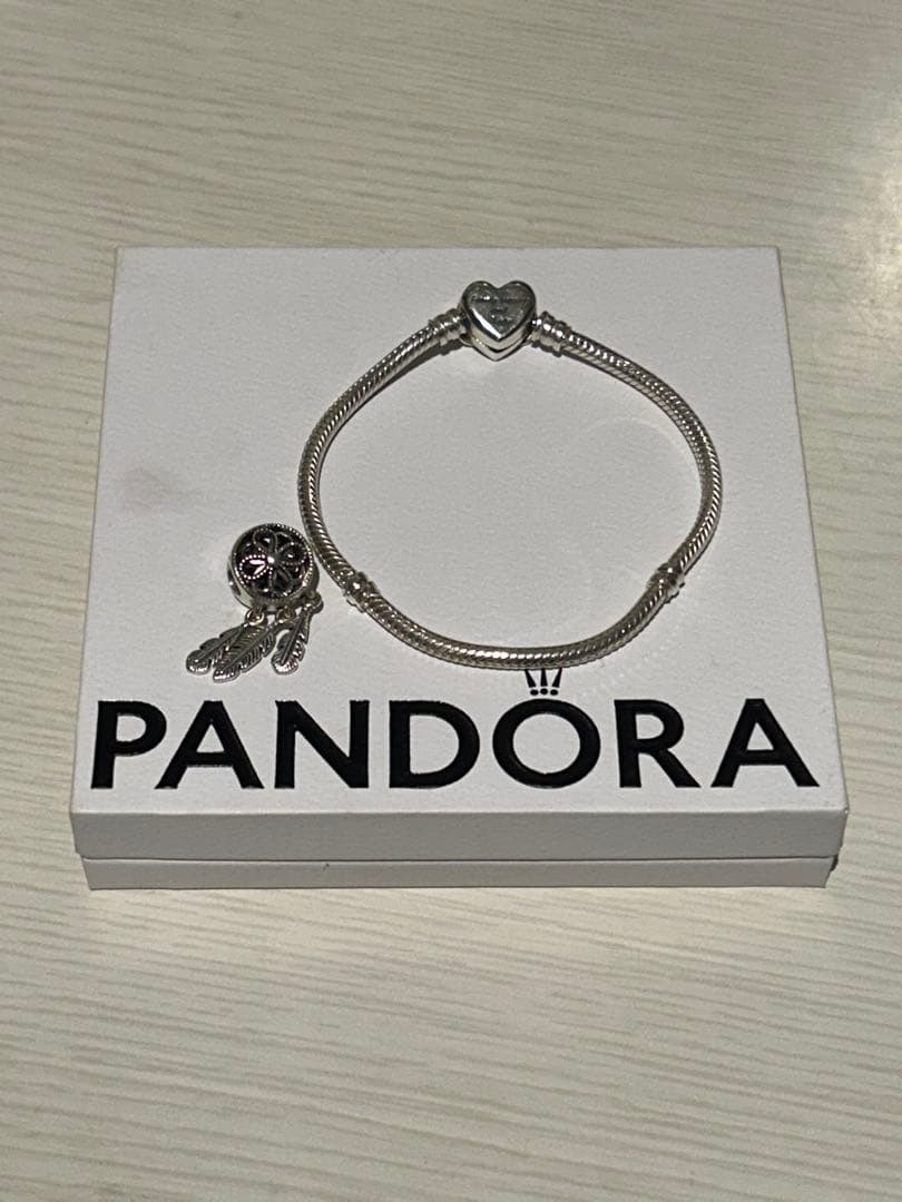 Pandora シルバーブレスレット ハート型留め具