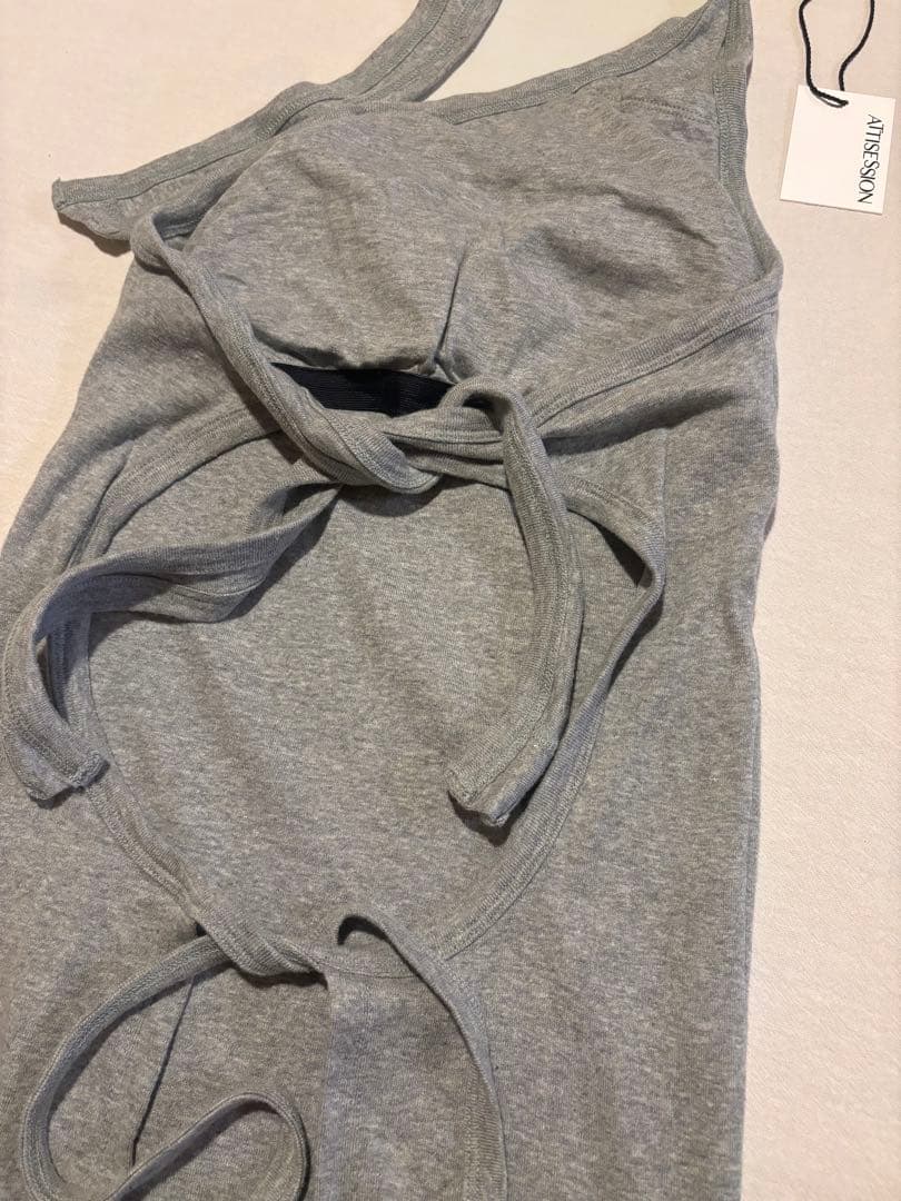 ATTISESSION インナーパット付き バックタイ ホルターネックトップス