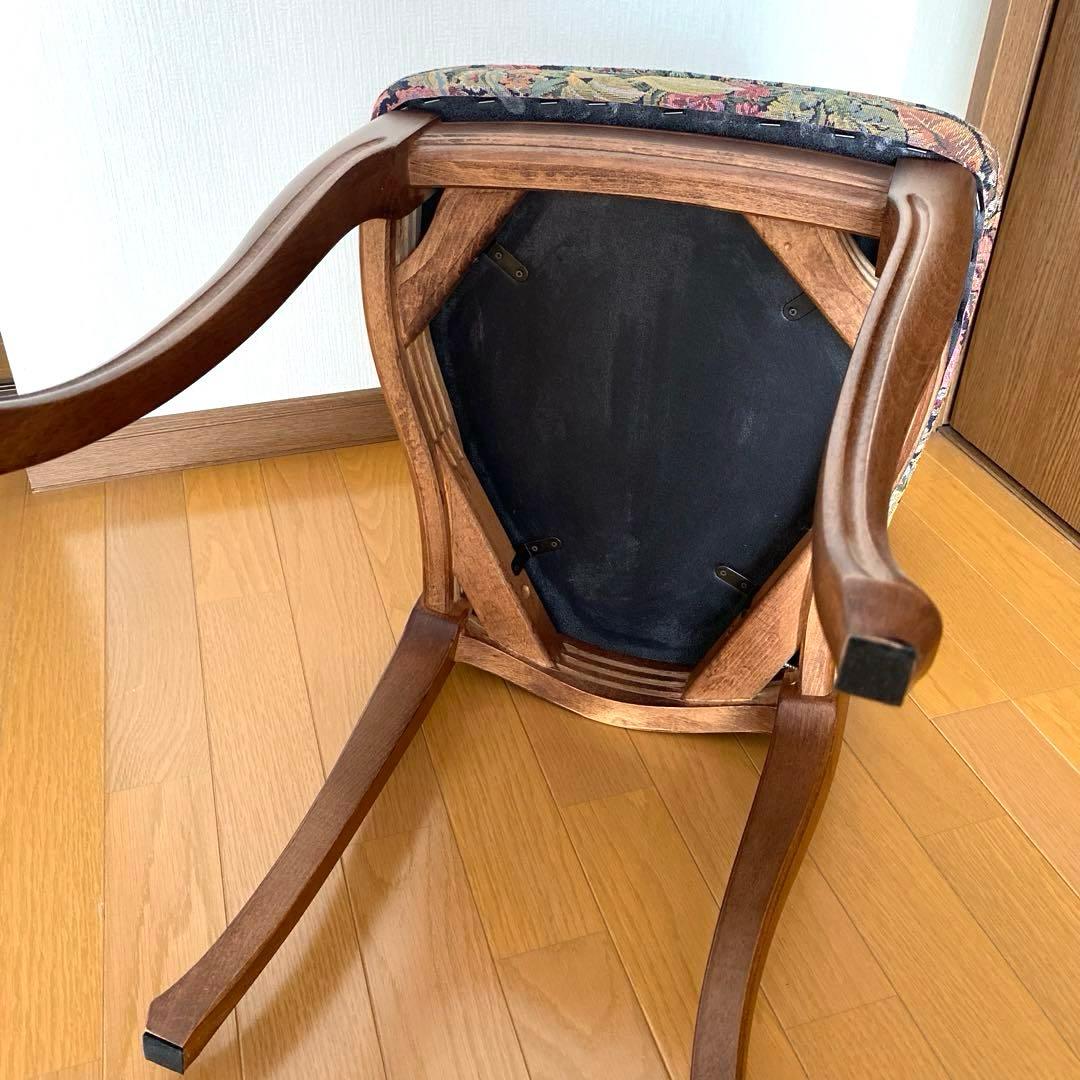 花柄デザインのクラシックチェア