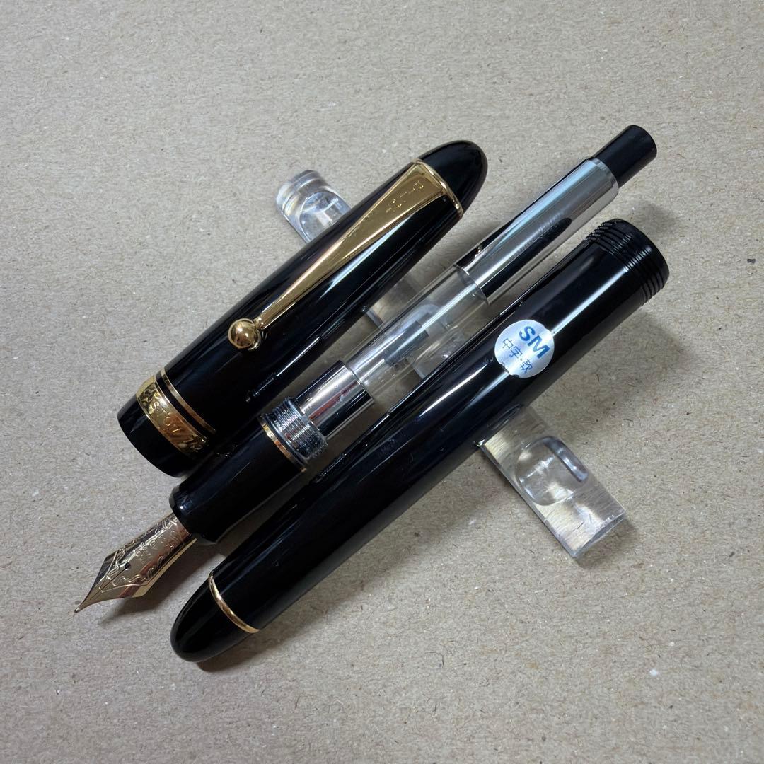 新品 PILOT パイロット Custom カスタム 742 万年筆 SM 黒