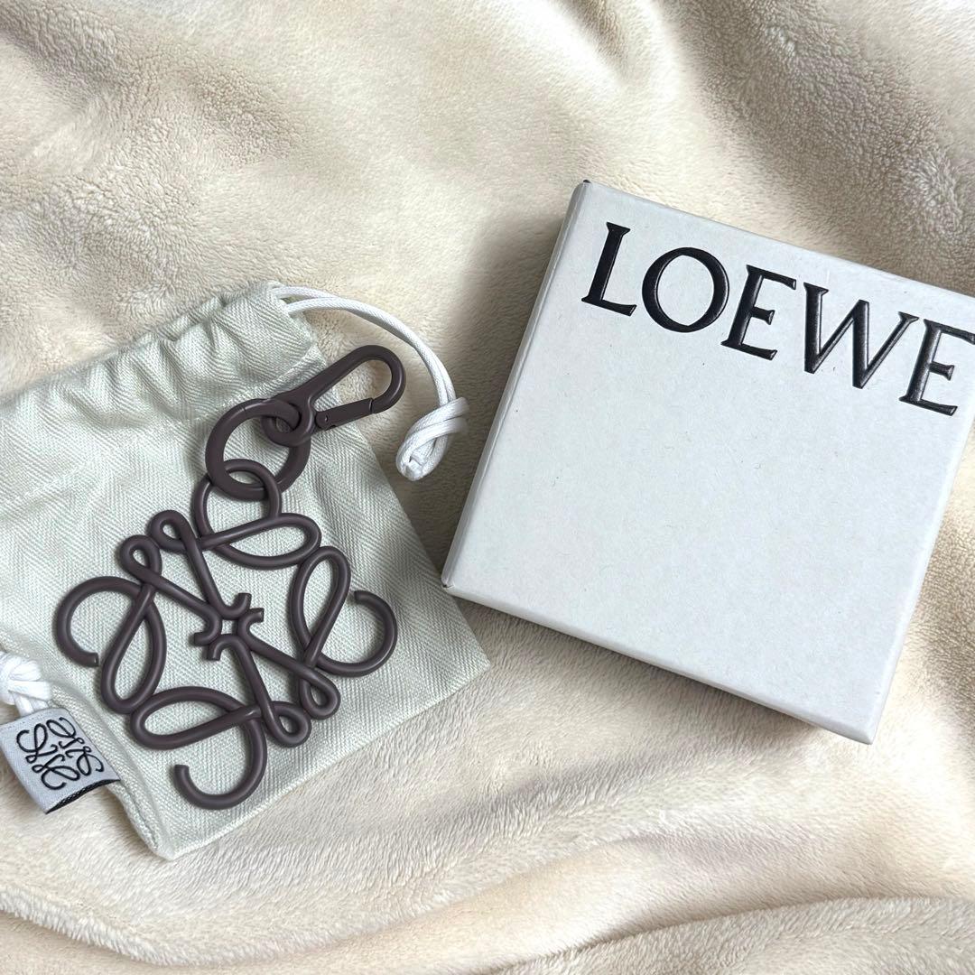 LOEWE ブラウンロゴキーホルダー