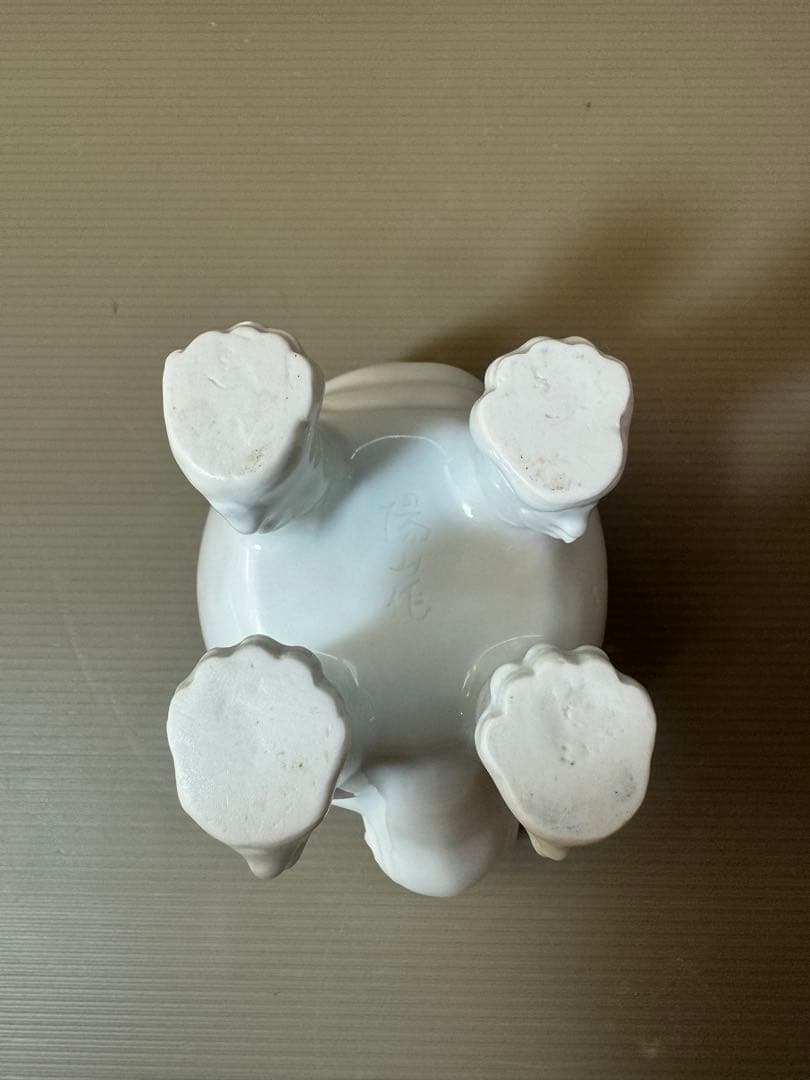 2905 無形文化財　平戸　三川内焼　白磁獅子　香炉　陽山松太郎作