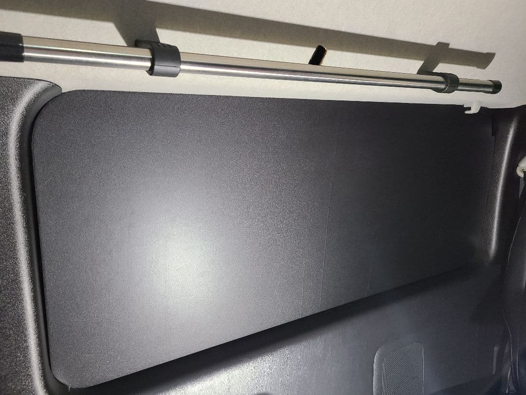 ハイエースリアサイドガラス窓埋めパネル防音断熱 艶なし黒仕様 左右１セット