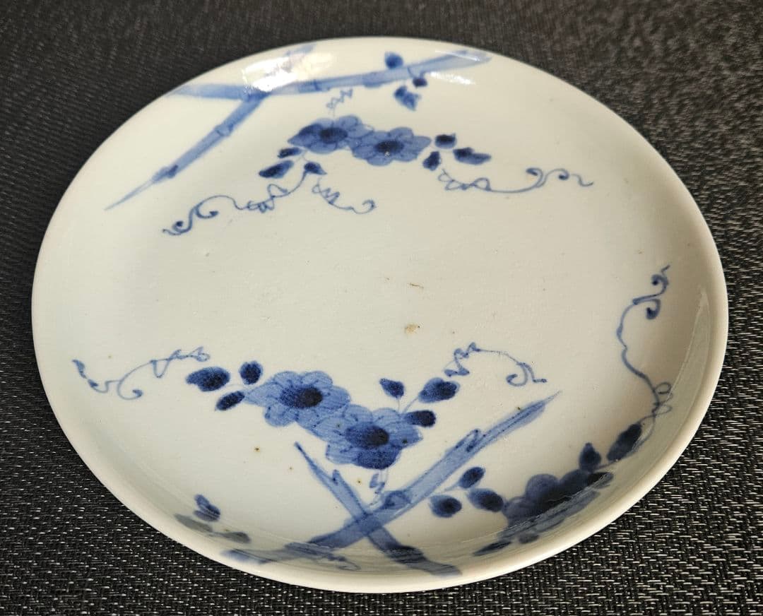 江戸時代中期　古伊万里　染付　生垣に花の図　18.1cm　六寸皿　飾り皿　無傷！