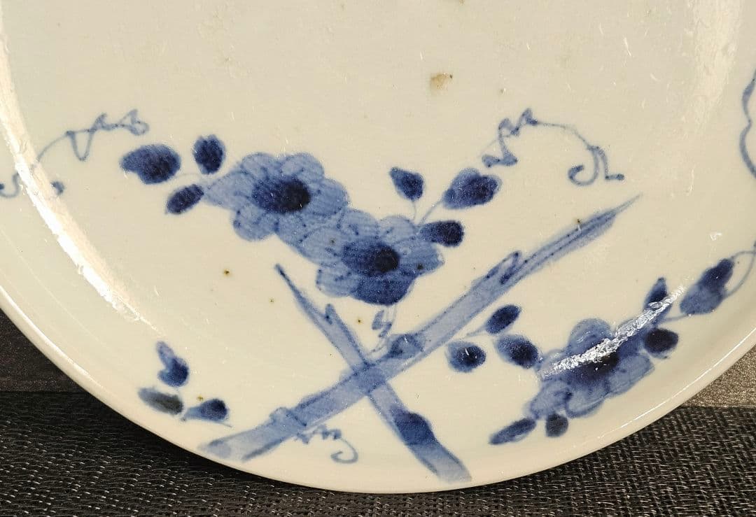 江戸時代中期　古伊万里　染付　生垣に花の図　18.1cm　六寸皿　飾り皿　無傷！