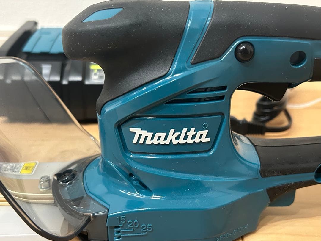 Makita 260mm充電式ミニ生垣バリカン MUH267DRF 18V