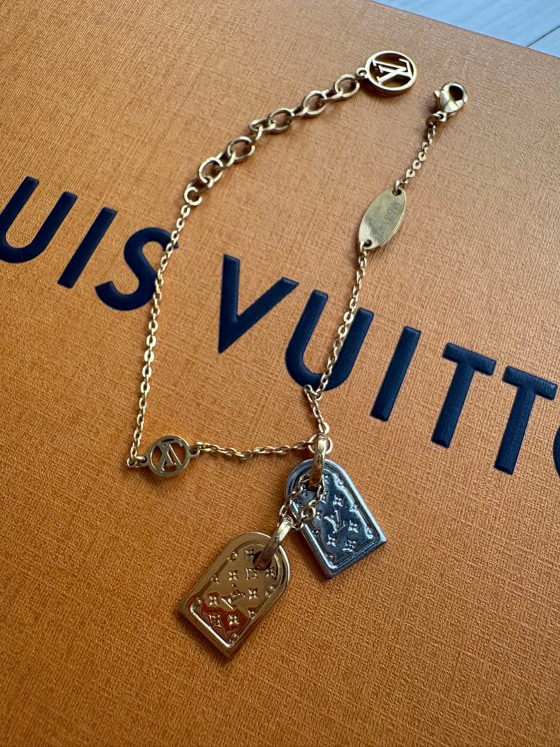 【yuka'sSHOP】Louis Vuitton チャーム付きブレスレッ