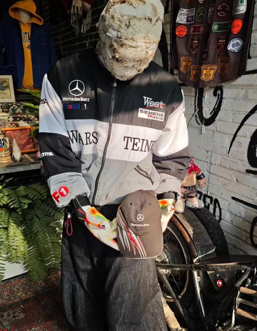 新品メルセデスベンツ F1 レーシングジャケットブルゾン 刺繍　中綿　 男女兼用