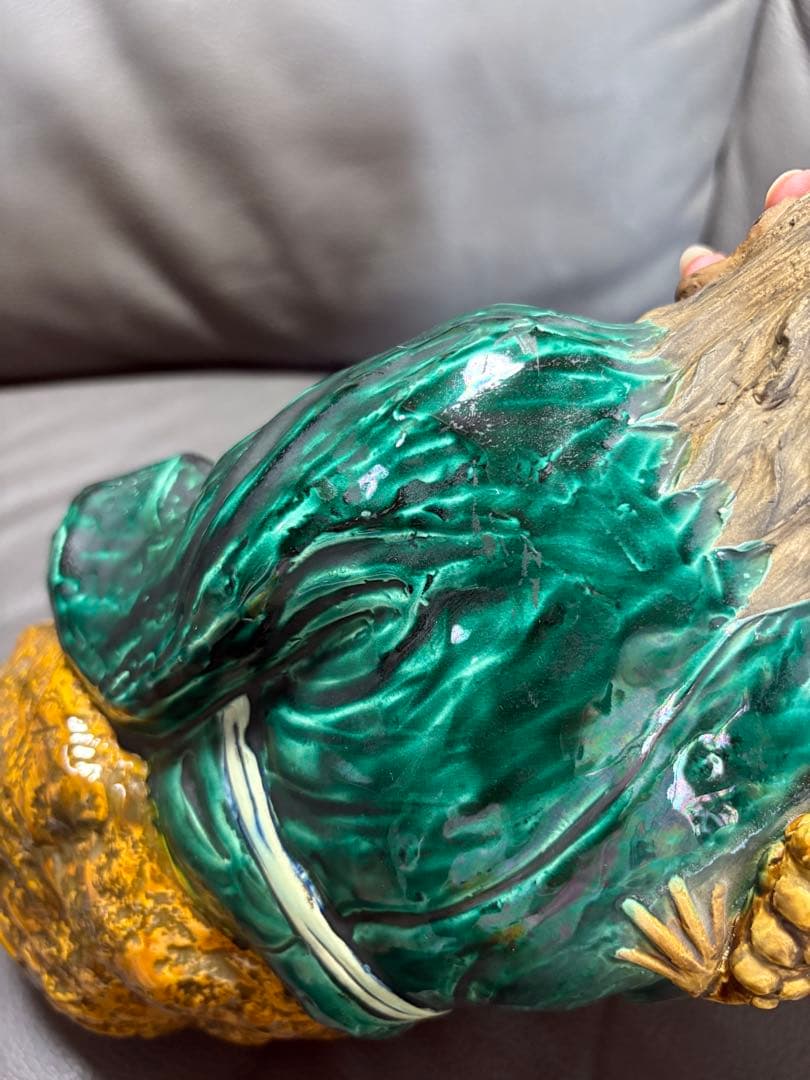 老人とカエルの置物