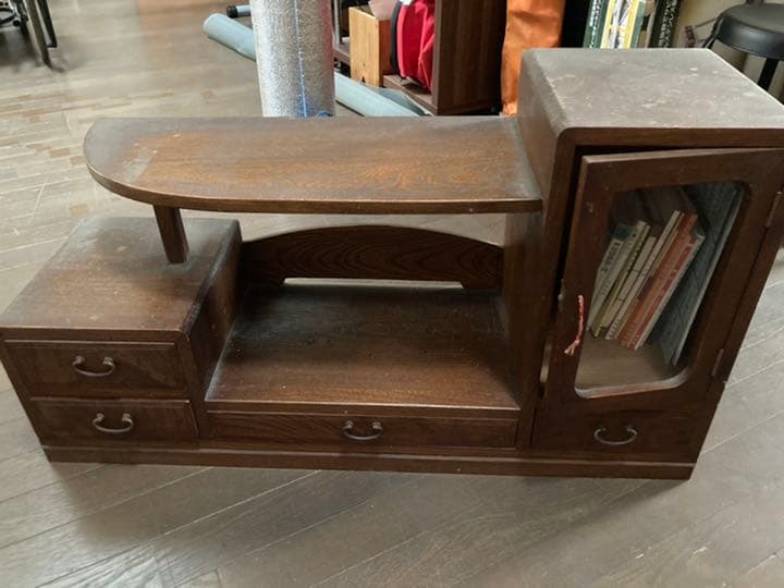 ビンテージの棚です。