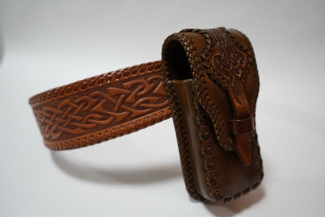 LEATHER TUNA ベルトバッグ