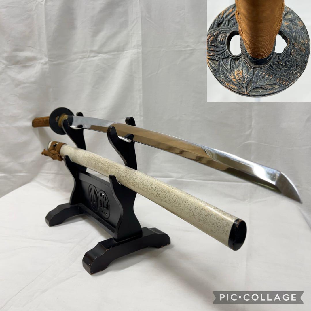 【模造刀】太刀 鉄鍔 風景 魚子地 図 全長99.0センチ 日本刀 白地 金梨地