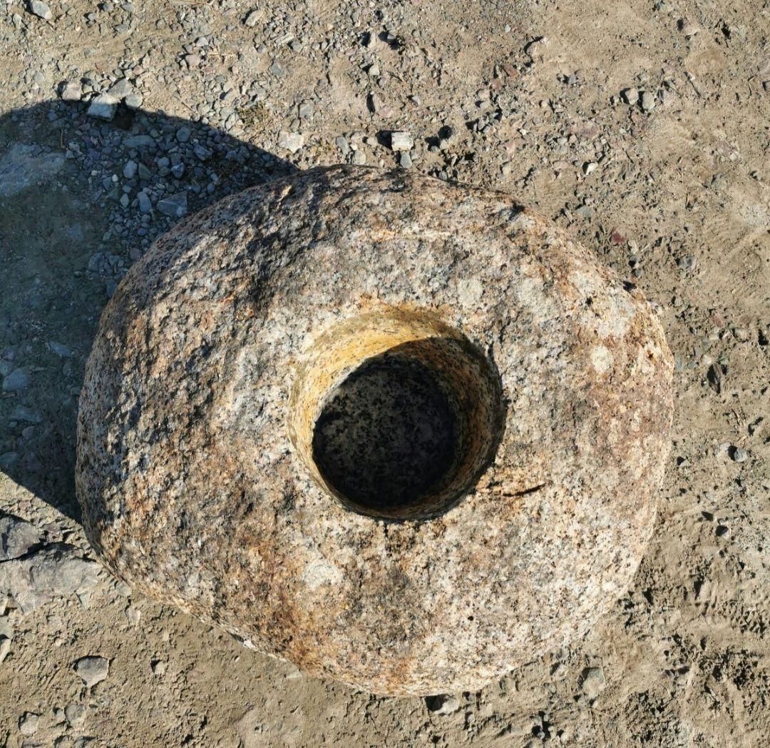 錆御影石蹲　184キロ　庭石　石　鑑賞石 庭　坪庭　ガーデニング