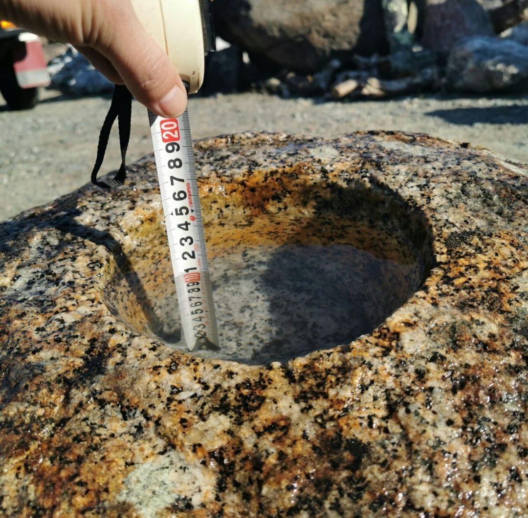 錆御影石蹲　184キロ　庭石　石　鑑賞石 庭　坪庭　ガーデニング