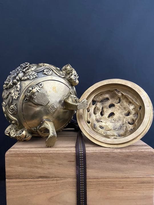 香炉 獅子　牡丹 箱 彫刻 置物　銅 開運 風水 骨董 インテリア　アンティーク