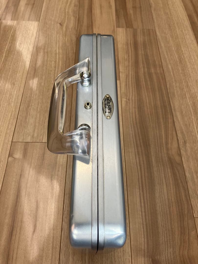 ゼロハリバートン　Ａ４サイズ アルミケース