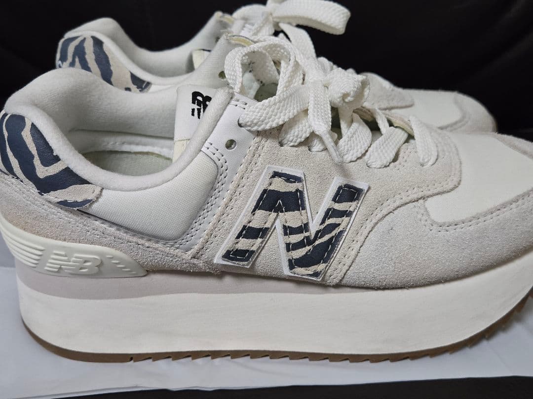 ニューバランス　WL574ZDD ホワイトゼブラ　厚底　23.5