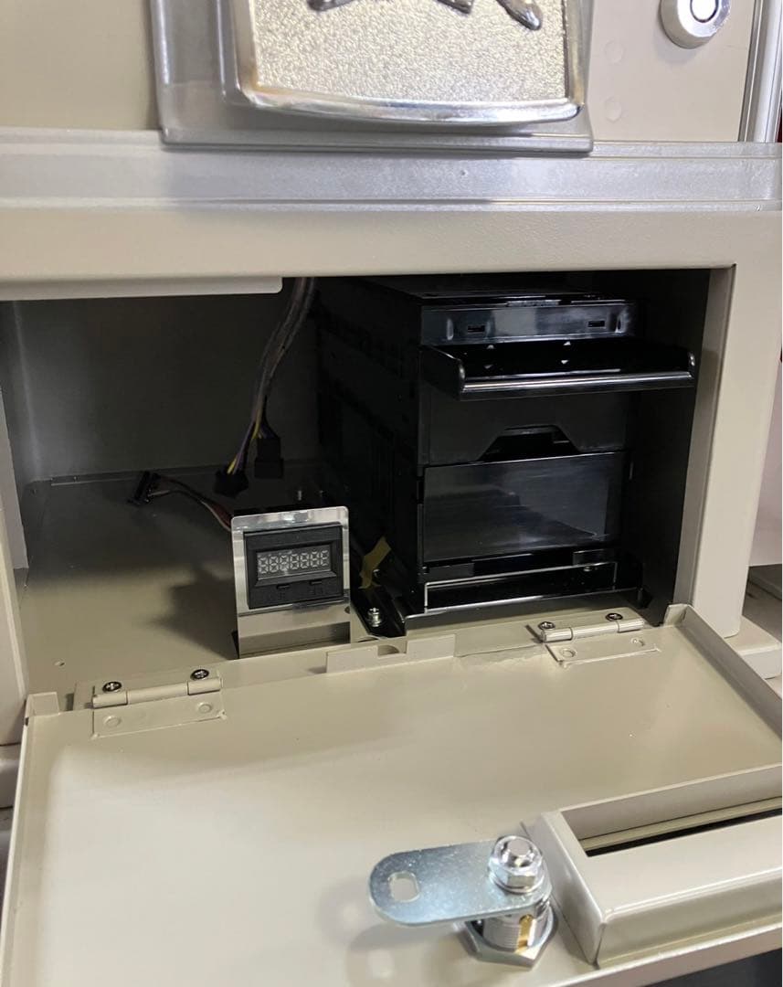 1000円ガチャ　ガチャガチャ本体ユニット付き　ビーバー55