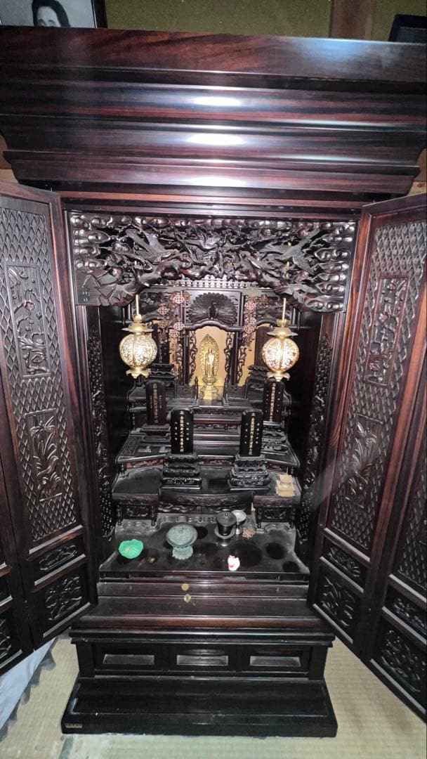 伝統的な日本仏壇です