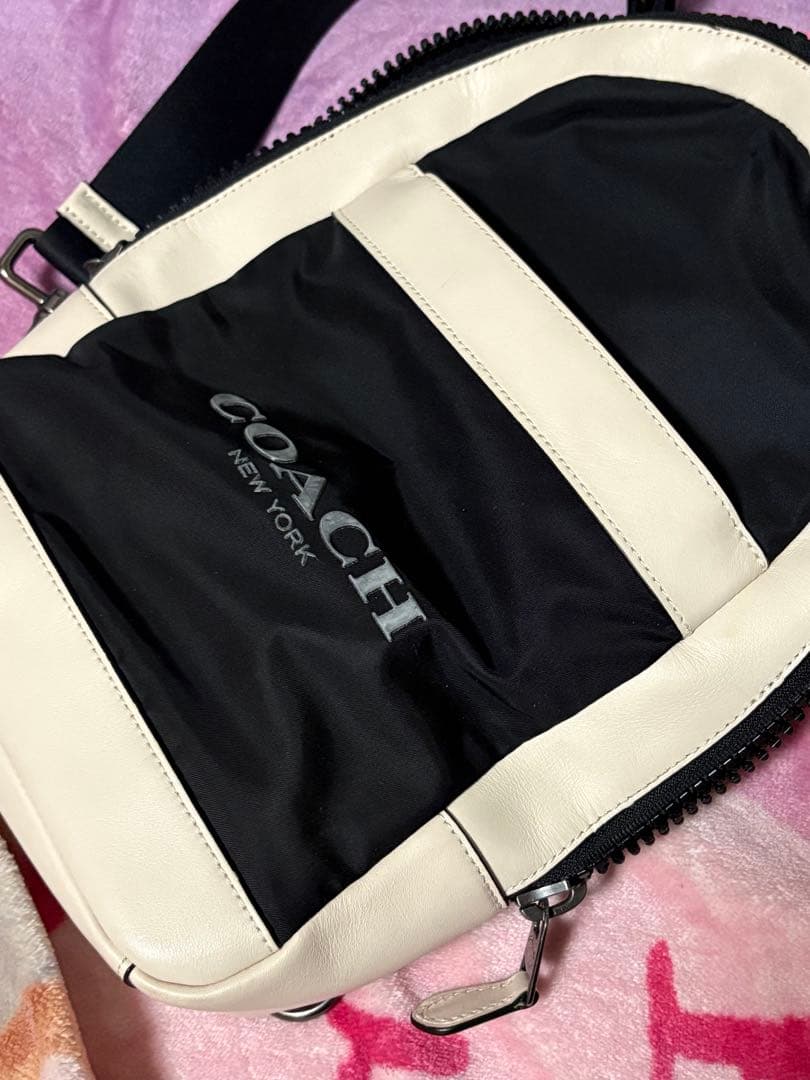 COACH ボディバッグ 黒/ベージュ