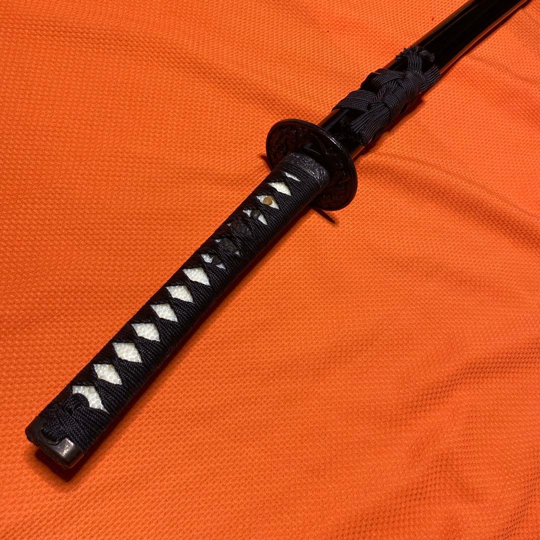 上級模造刀 黒柄 雲龍楕円鍔 菊図柄黒呂鞘