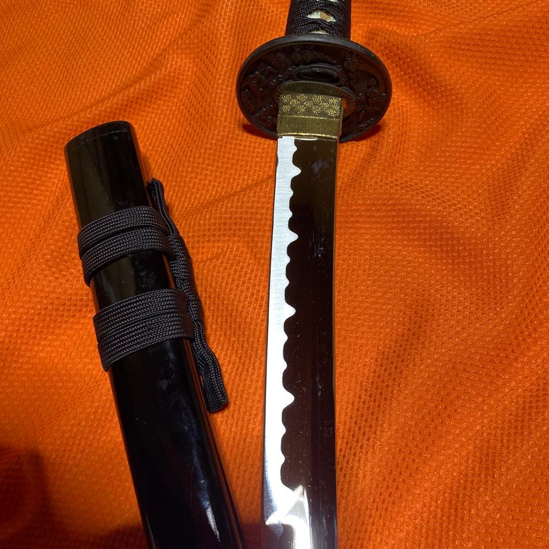 上級模造刀 黒柄 雲龍楕円鍔 菊図柄黒呂鞘