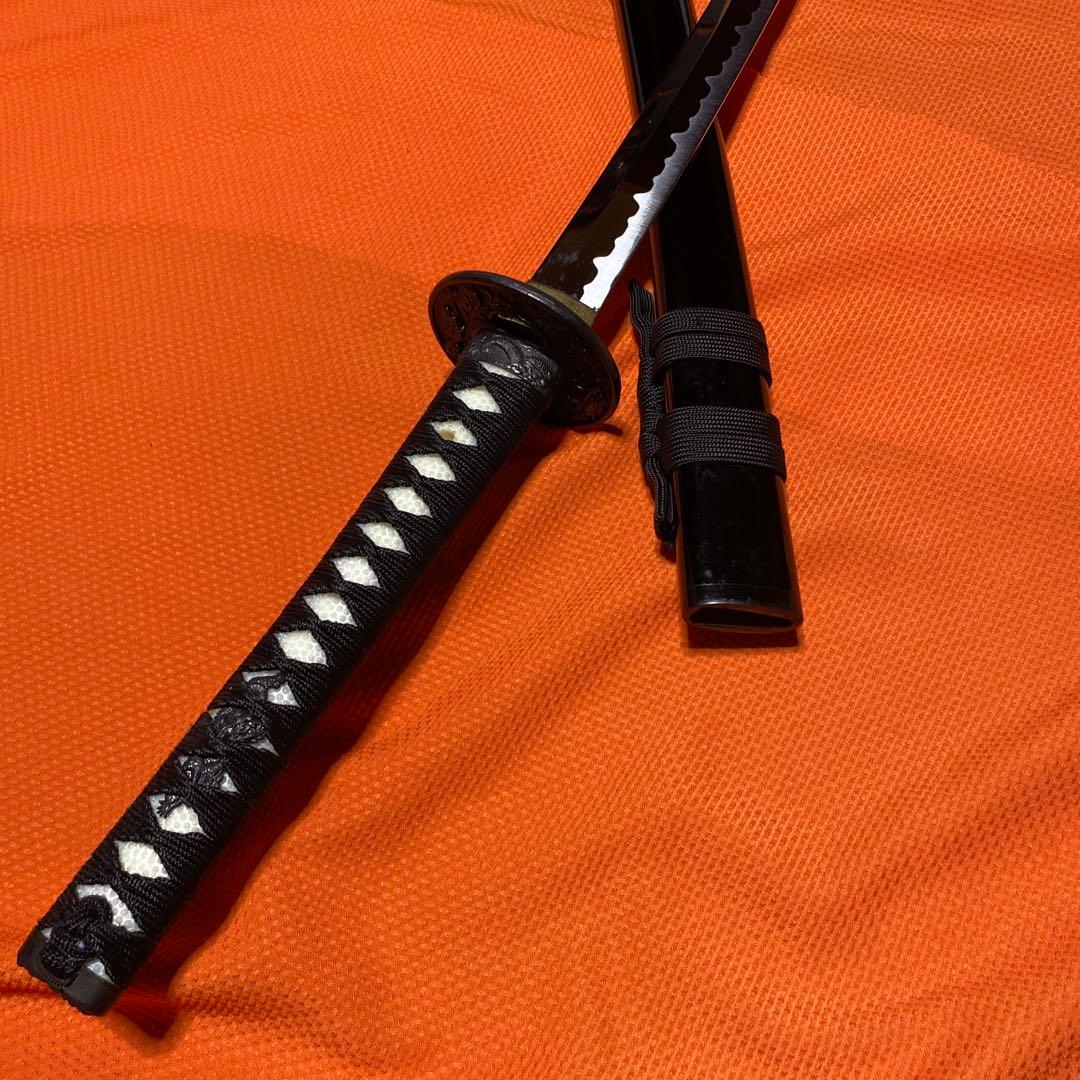 上級模造刀 黒柄 雲龍楕円鍔 菊図柄黒呂鞘