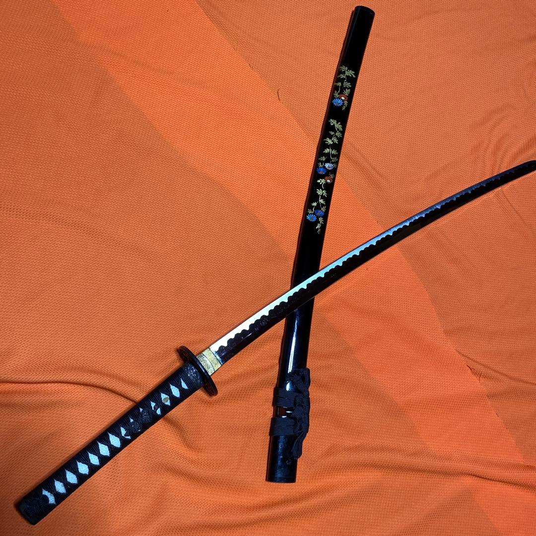 上級模造刀 黒柄 雲龍楕円鍔 菊図柄黒呂鞘