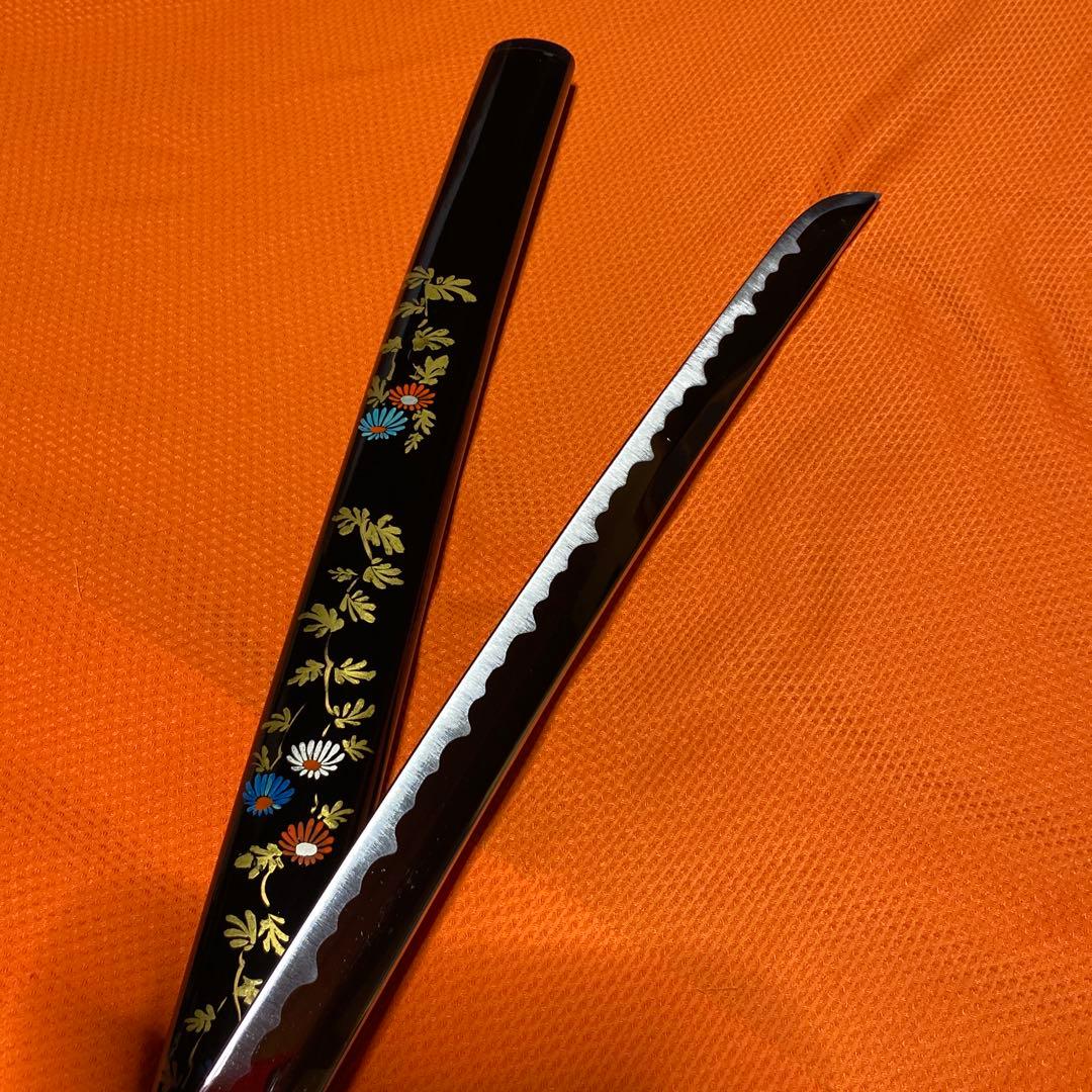 上級模造刀 黒柄 雲龍楕円鍔 菊図柄黒呂鞘